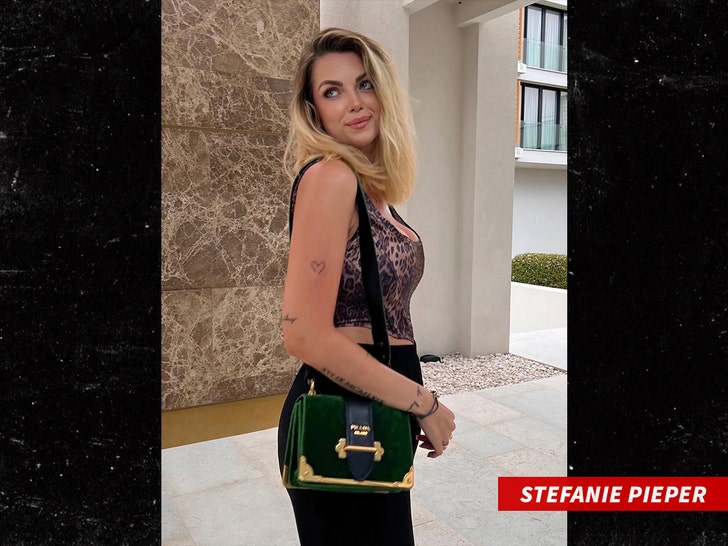 Stefanie Pieper  sub insta swipe 1