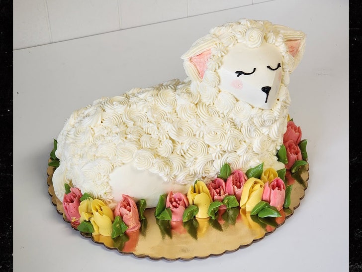 lamb-cake-ig-@homesteadcakelady-2