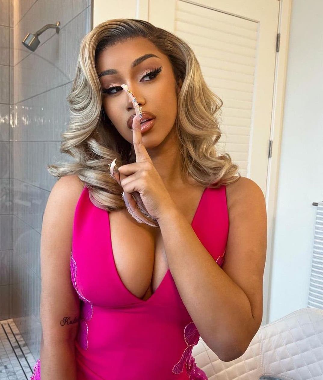 1010 Cardi B Hot Shots 0