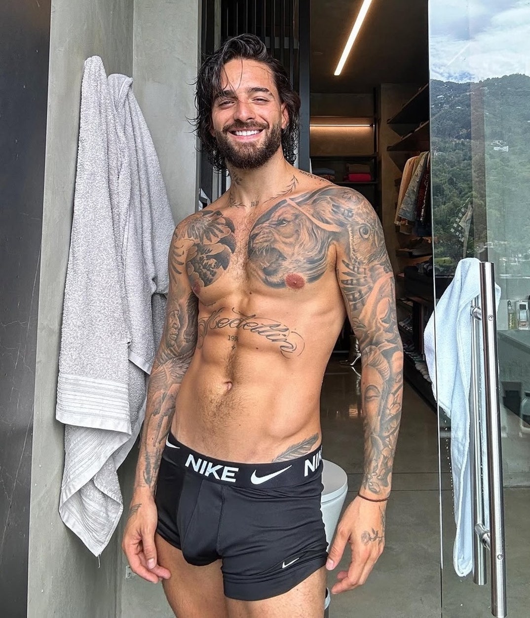 0127 Maluma Hot Shots 16