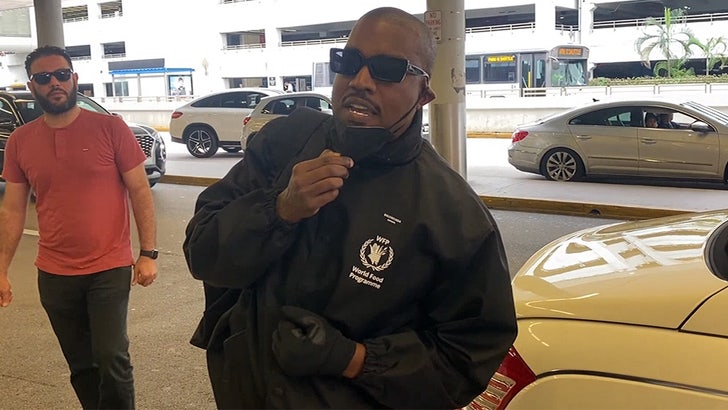 Kanye West sermonea a los paparazzi sobre la explotación de su imagen y se va de Miami