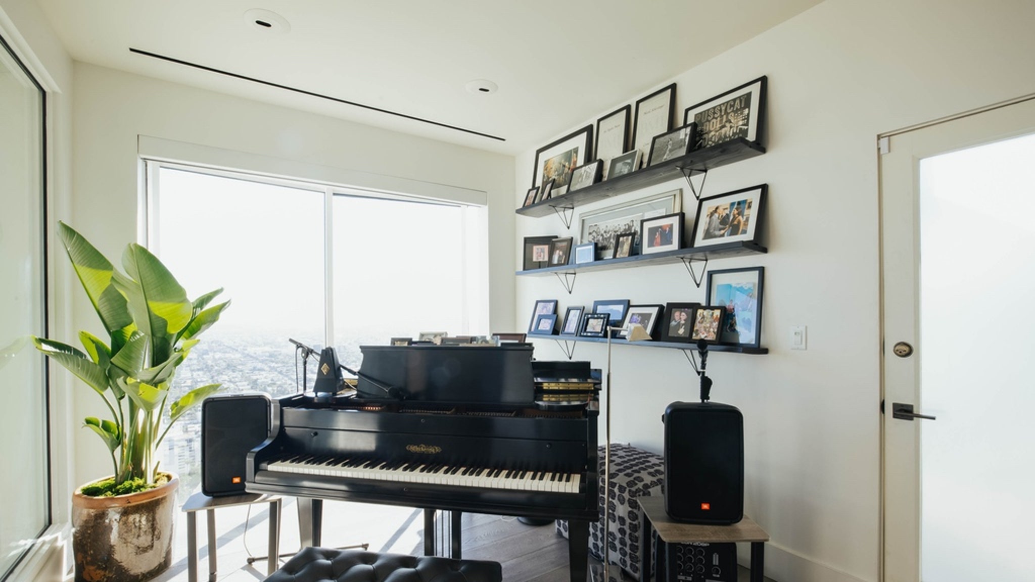 Nicole Scherzinger's MTV Crib