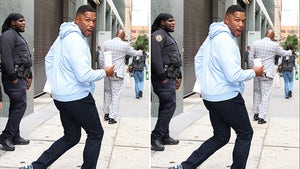 1003-Michael-Strahan-Frigin-Diff-hero