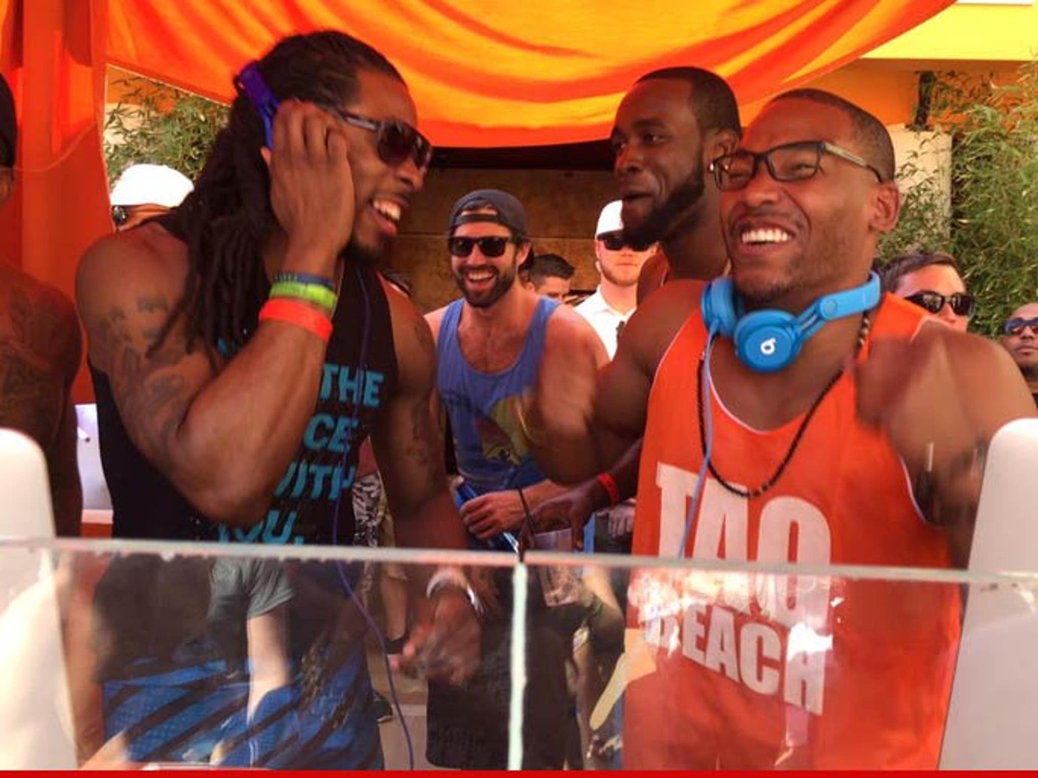 Richard Sherman DJ s Vegas Bikini Rager With Brody Jenner