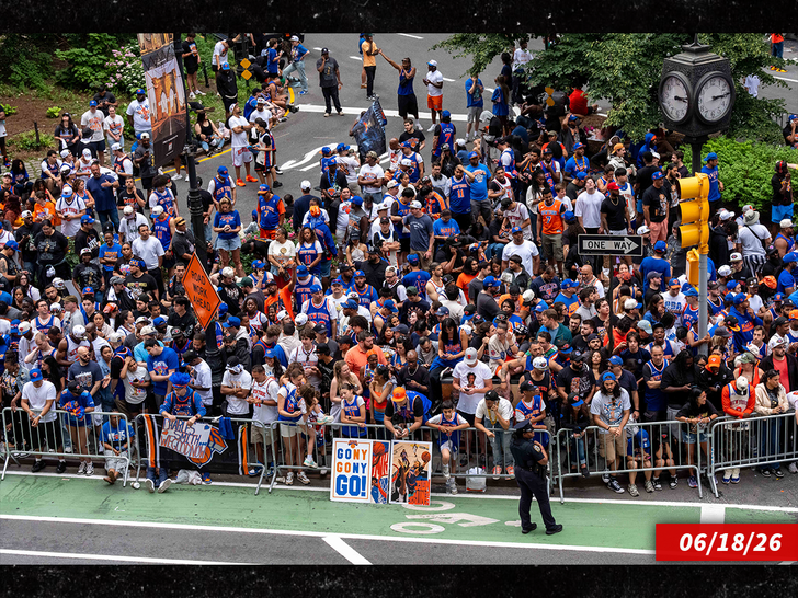 sub knicks fans parade getty 1