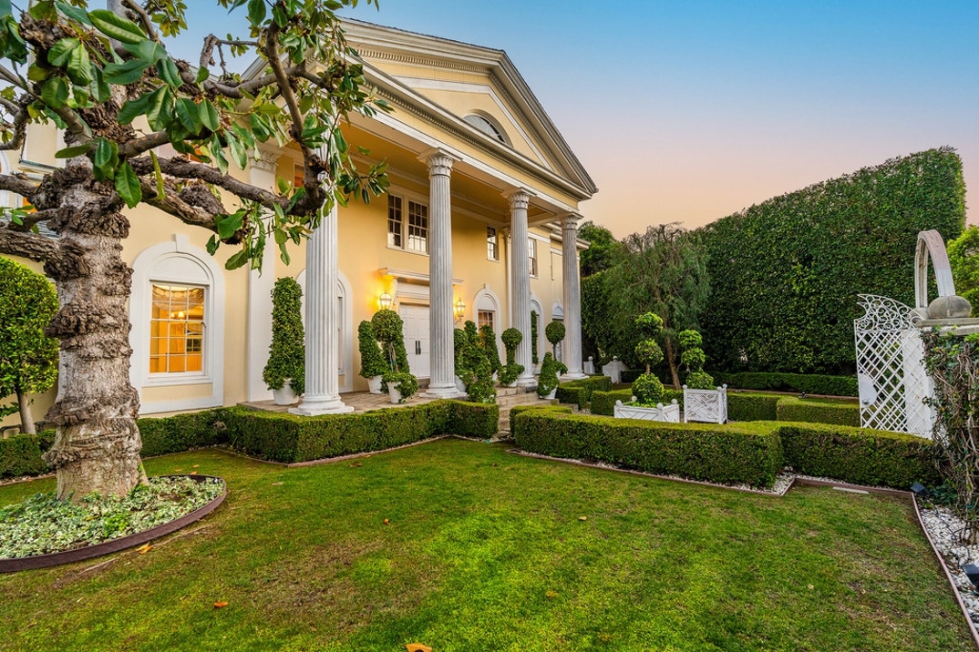 Richard Simmons Hollywood Hills New Photos 3