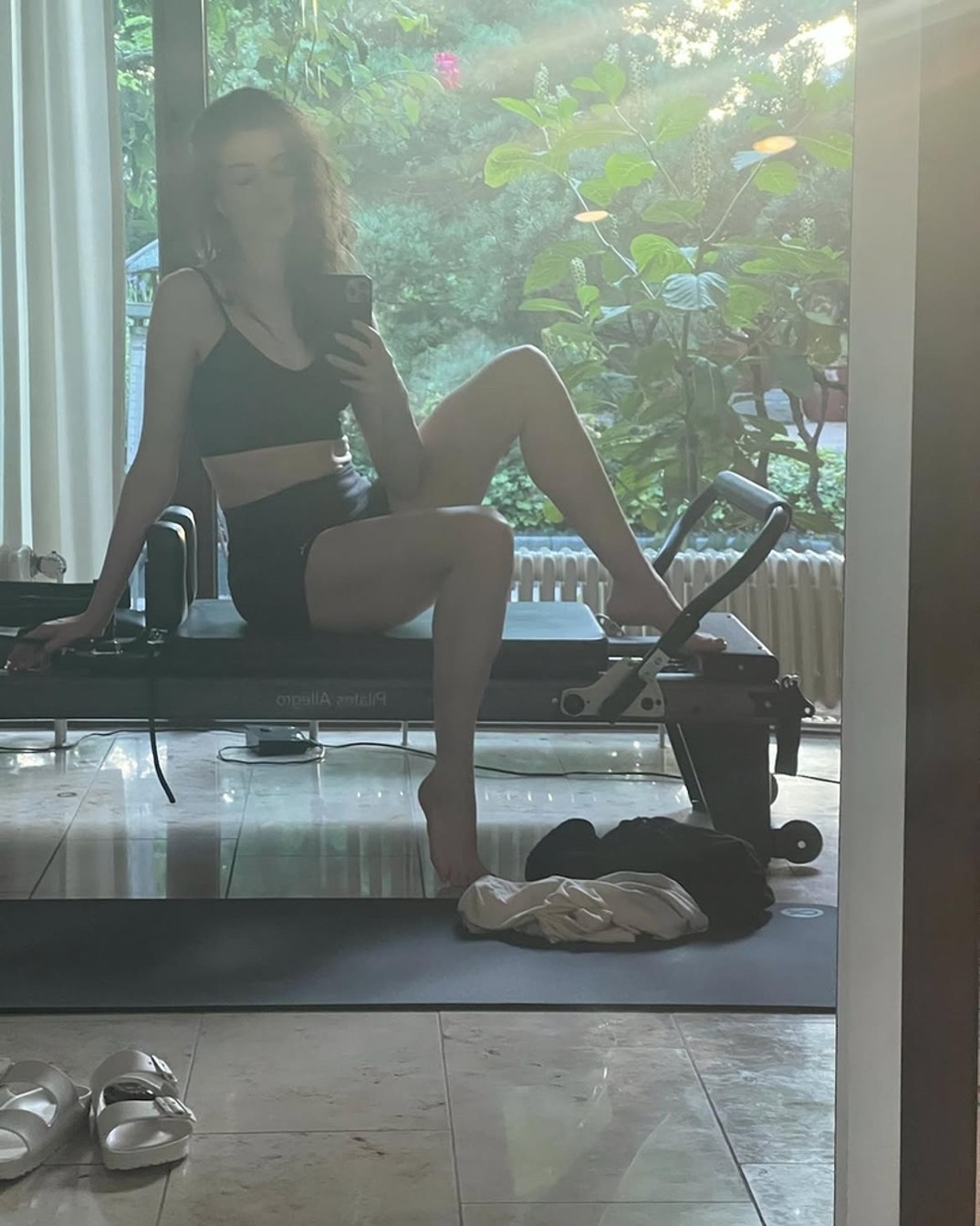 Anne Hathaway Hot Shots 1