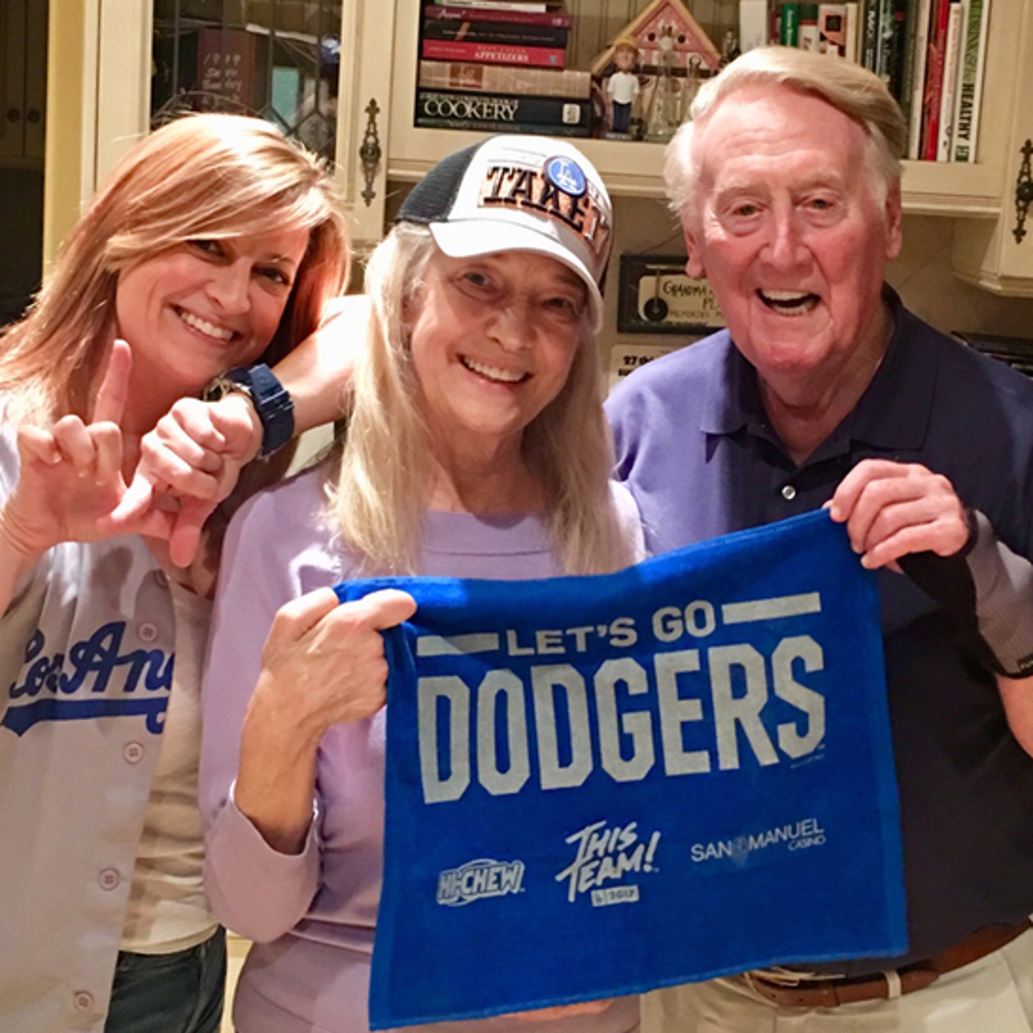 Dodgers fan makes his Scully tattoo talk 