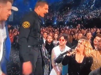 0502-rob-gronkowski-kelly-clarkson-insta-01