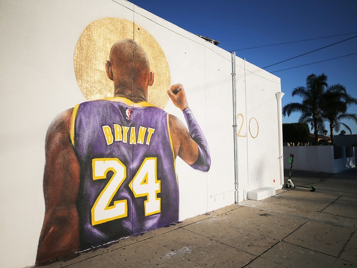 Kobe & Gianna Bryant Murals on X: Bad Bunny with the purple and gold outfit  and Lakers jersey tribute for Kobe Bryant On 2/24 at “STAPLES Center”   / X