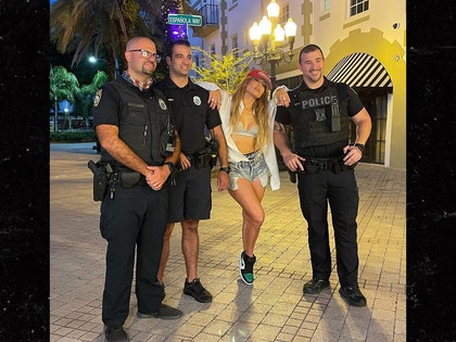 0609-jlo-miamipd-ig-2