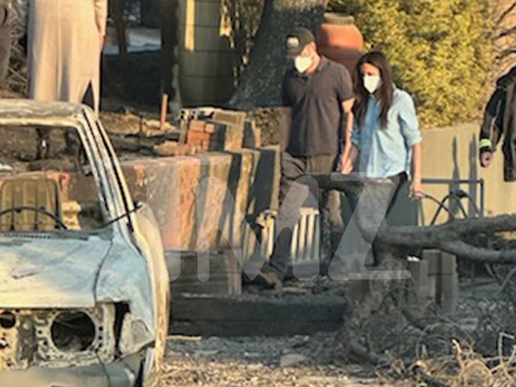 Harry & Megan Touring Fire Devastation