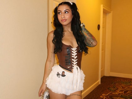 Leanna Hunter hot shot gallery launch 1