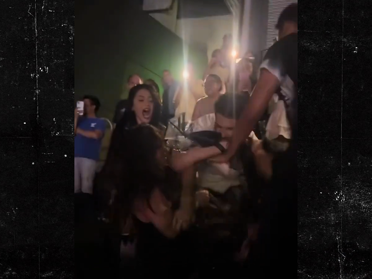 071426 ariana grande concert fight SG