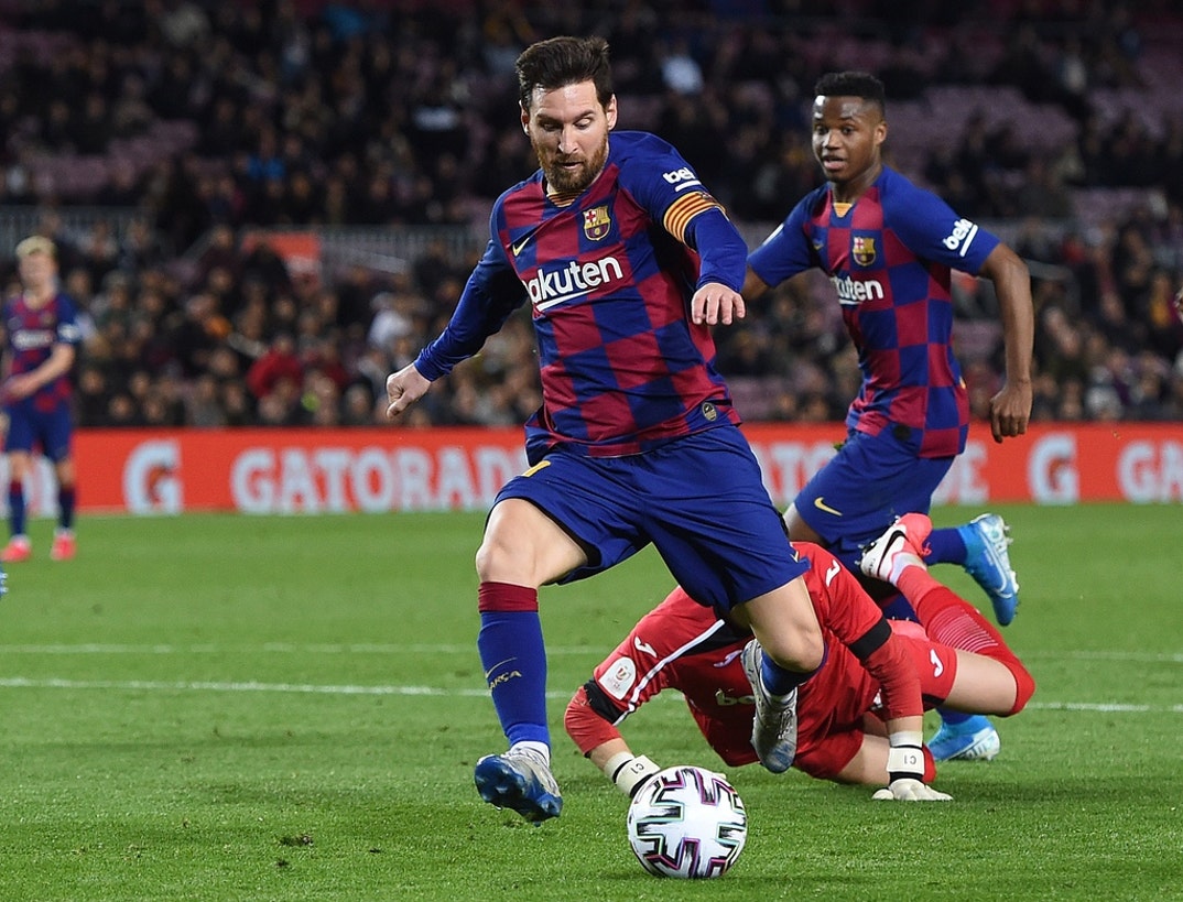 Lionel Messi On The Field Photos 10