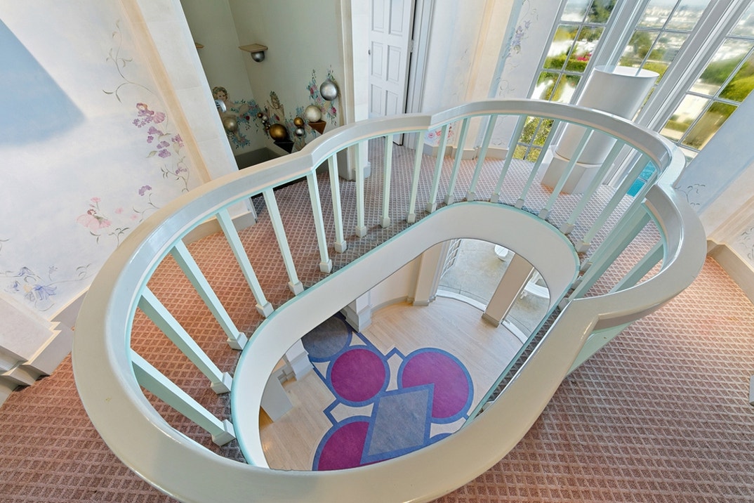 Richard Simmons Home Sale 35