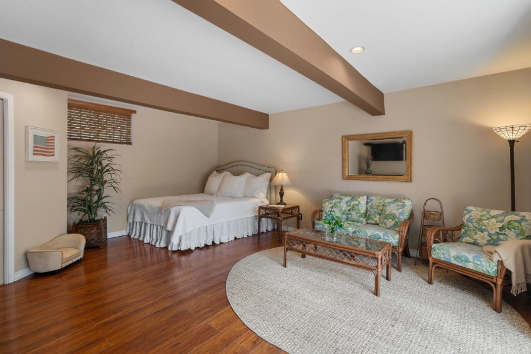 Charlotte Ross Studio City Home For Sale 22