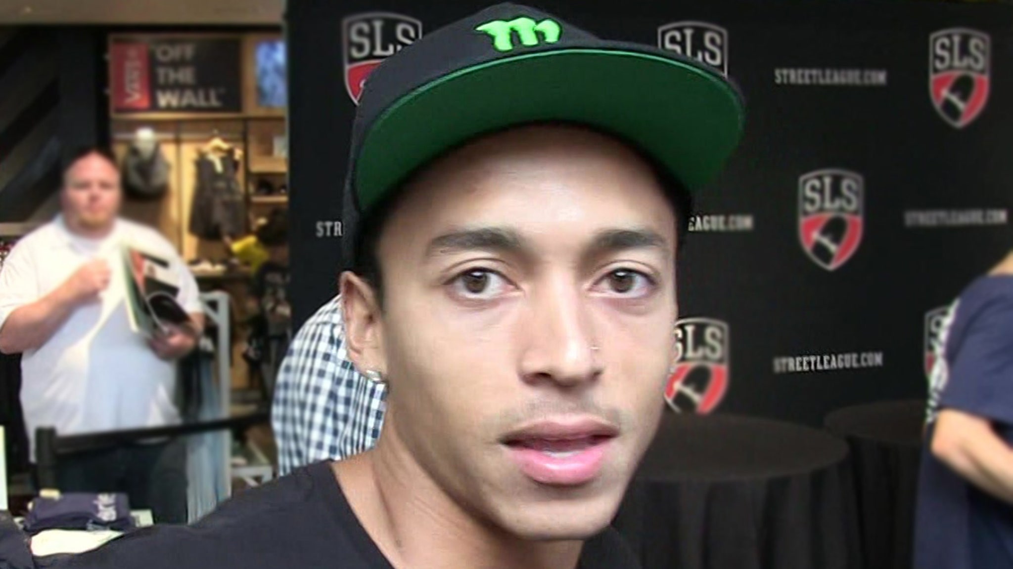 قاضت نجمة لوح التزلج Nyjah Huston بتهمة الاعتداء المزعوم على رجل