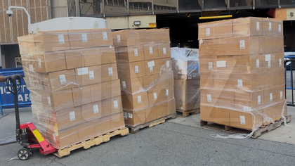 070126 taylor swift boxes delivered kal