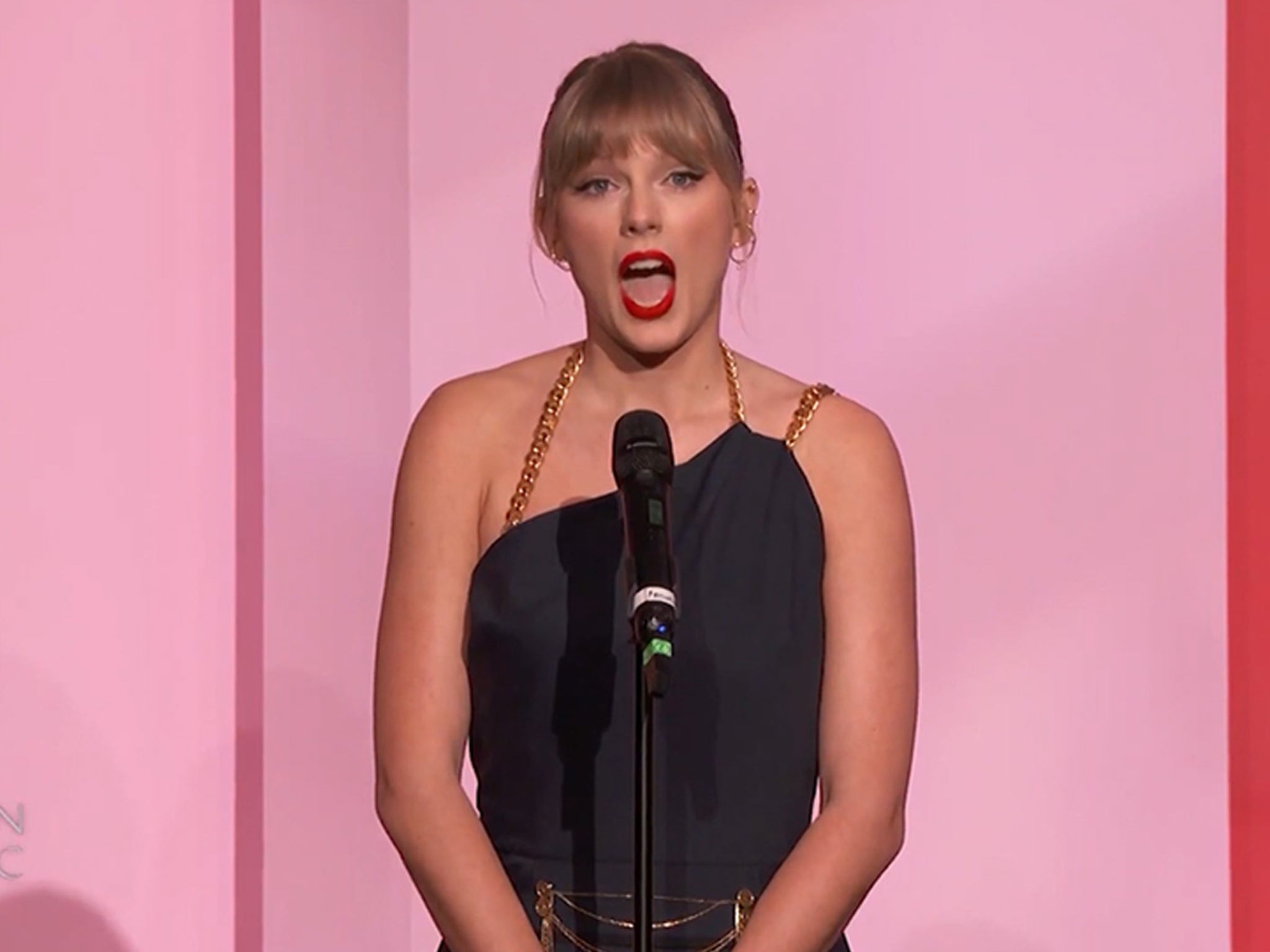 Taylor Swift Rips Into Scooter Braun At Billboard Awards