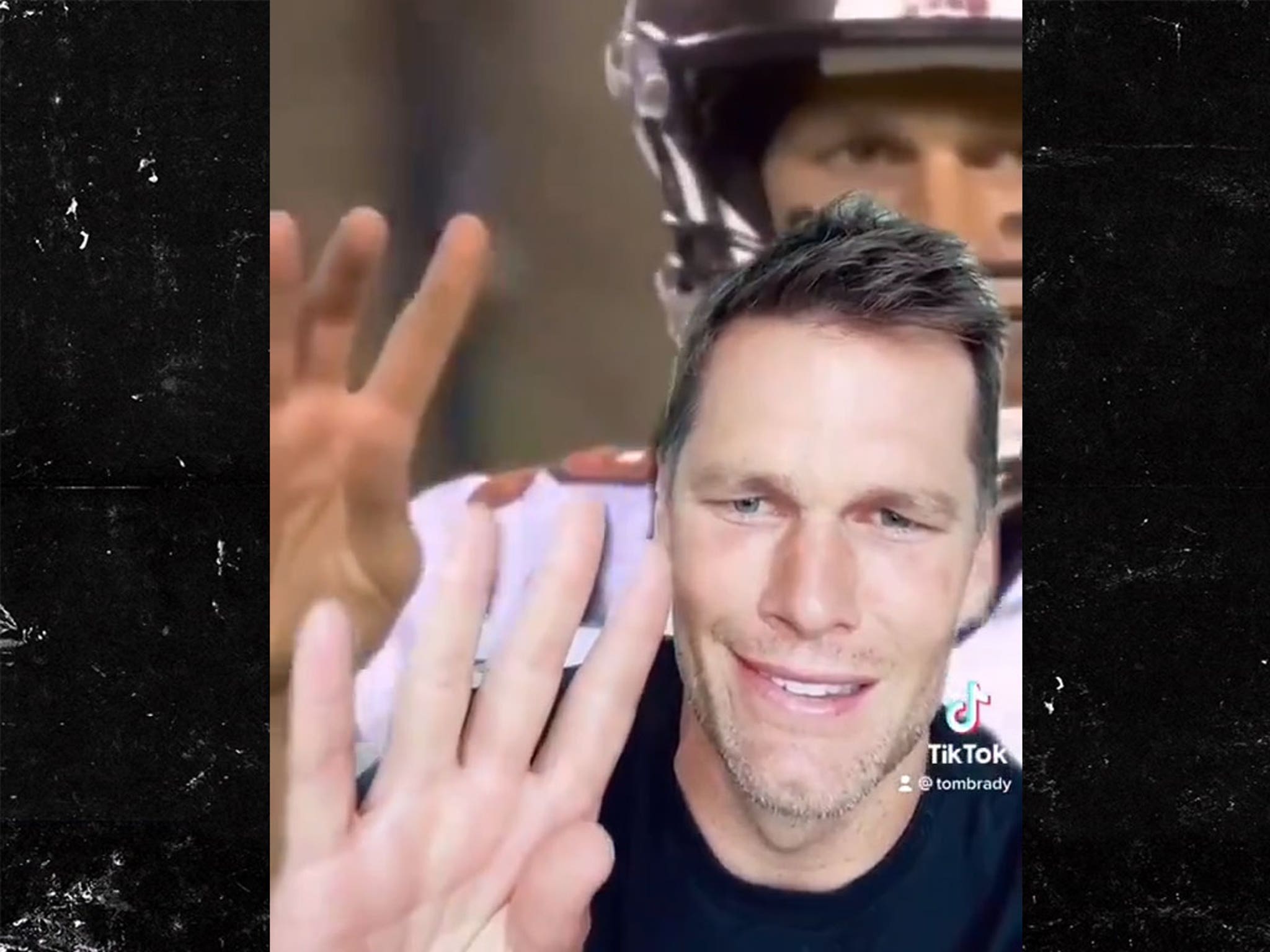 Tom Brady Mocks Infamous 4th Down Mixup, I've Never Been So Confused!