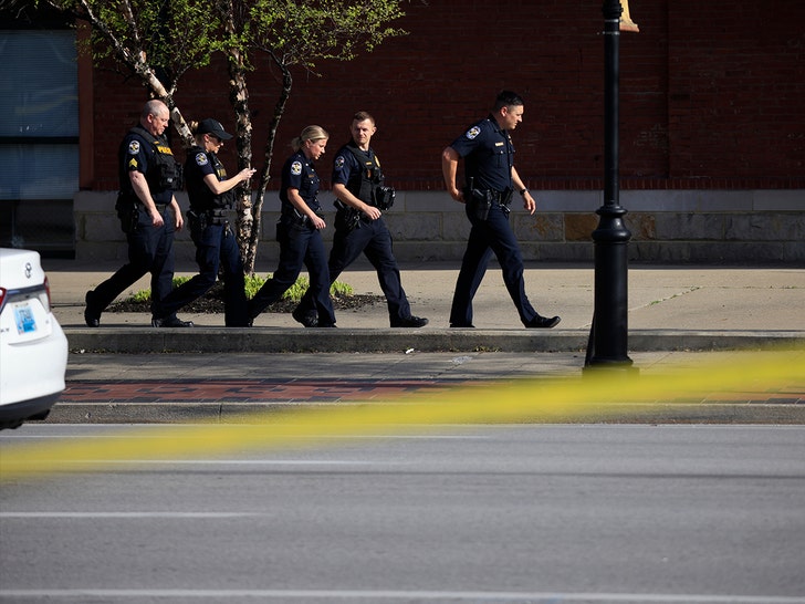 Louisville Kentucky Bank Shooting -- Police On The Scene