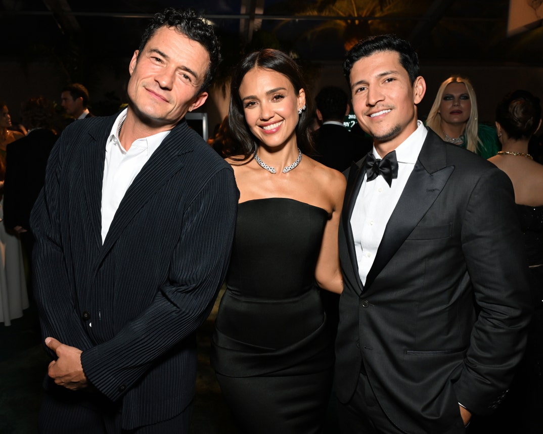 Orlando Bloom, Jessica Alba and Danny Ramirez