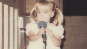Carrie-Underwood-Cute-Kids-hero