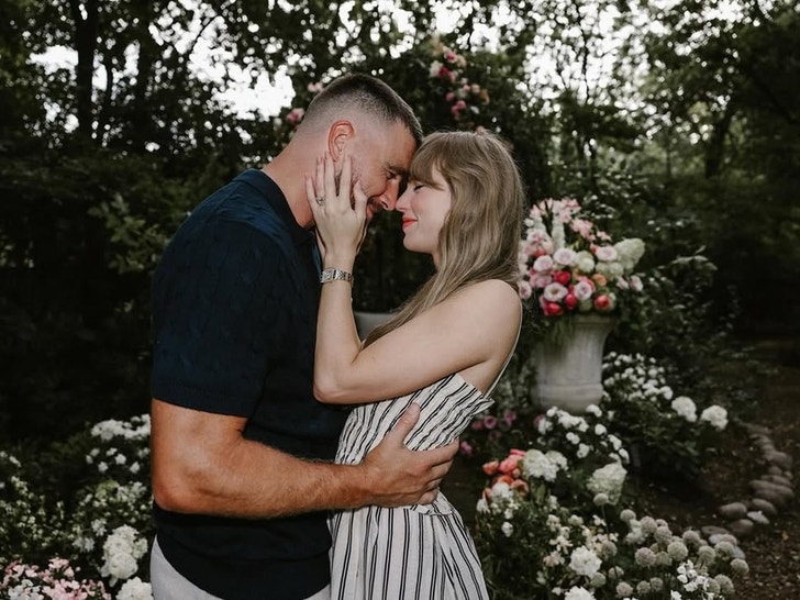 Taylor Swift Travis Kelce Engagement4