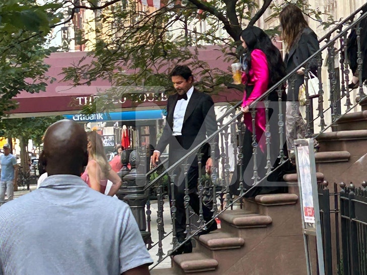 sub-gigi-hadid-bradley-cooper-tmz-2