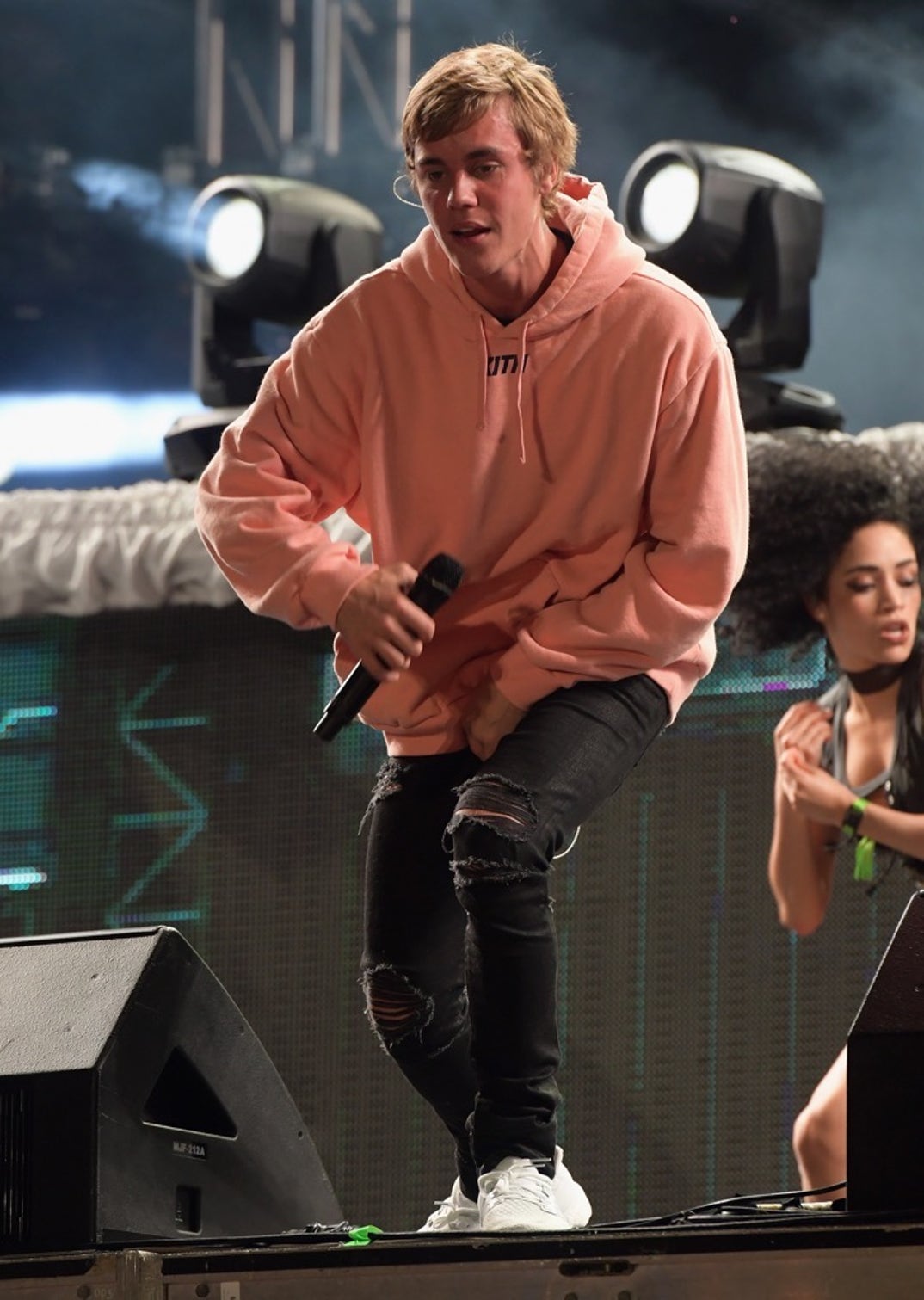 justin bieber performance photos-2-13