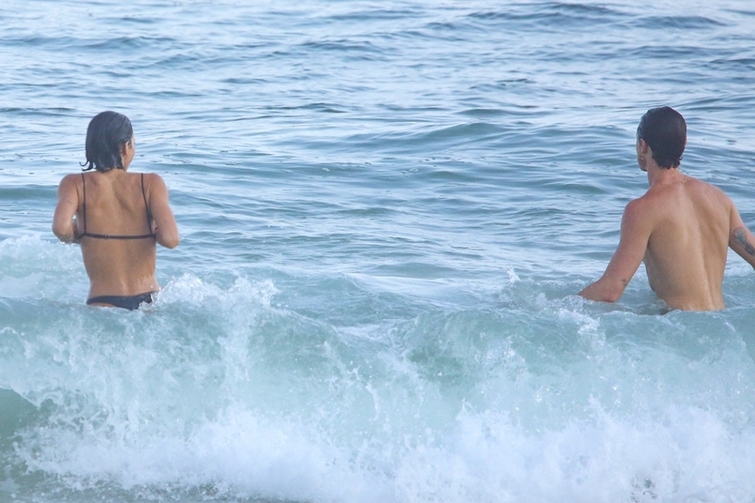 Shawn Mendes Bruna Marquezine PDA Beach Brazil 4