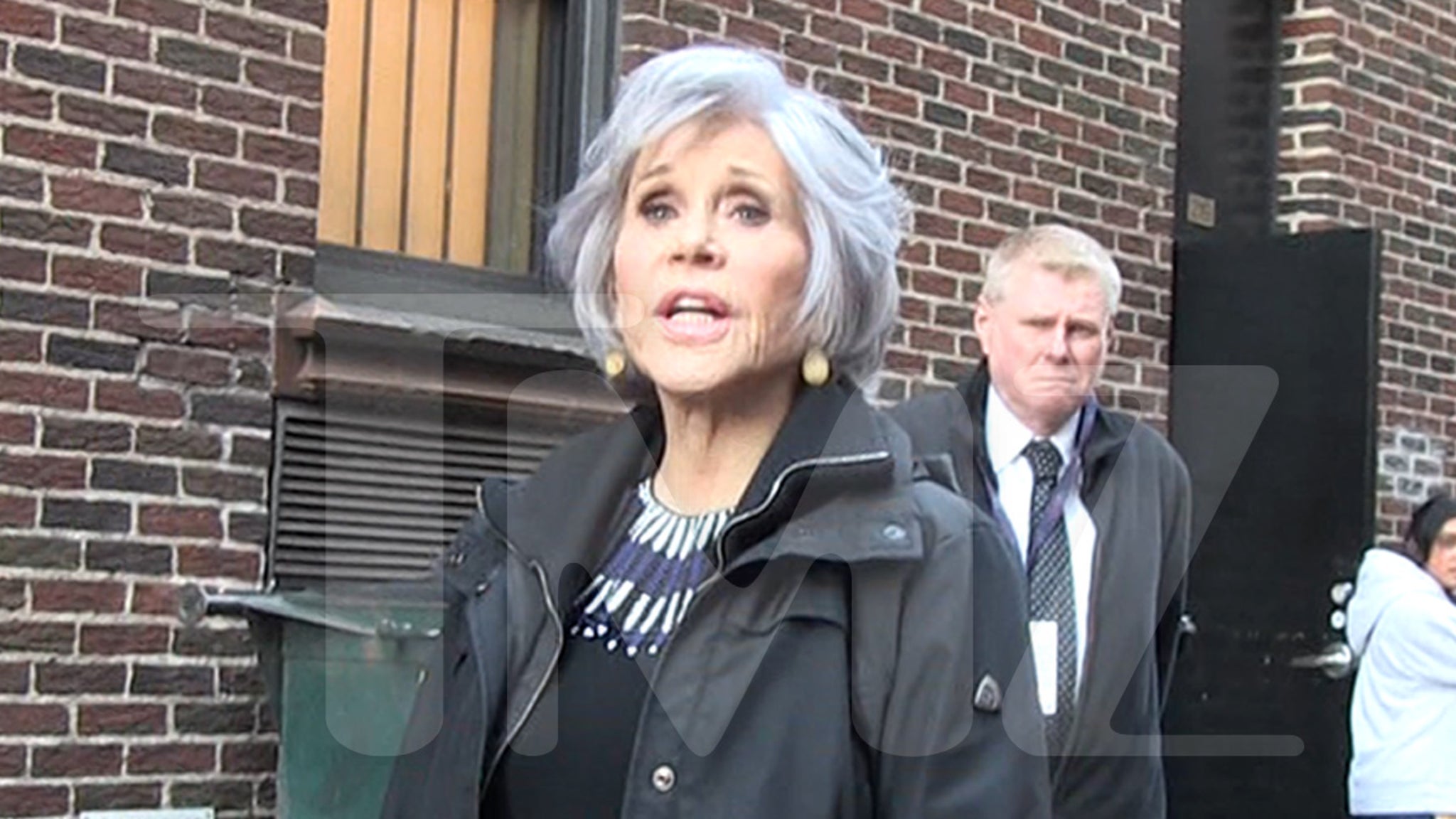 Jane Fonda Gives Up Hilariously Truthful Secret to Long-Lasting Beauty