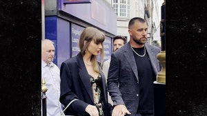 Taylor and Travis in London backgrid 1