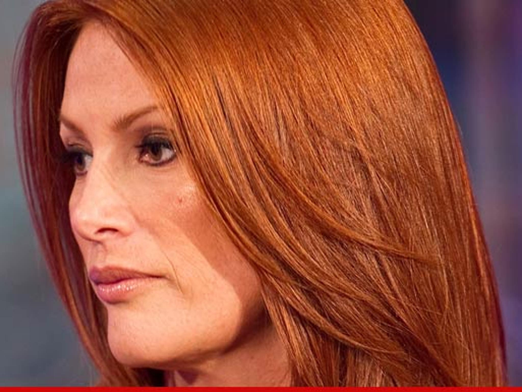 Angie Everhart Cancer: Former SI Model Diagnosed with Thyroid Cancer