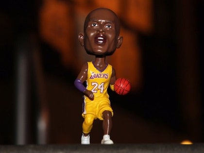 0330_kobe_bryant_bobblehead_lakers
