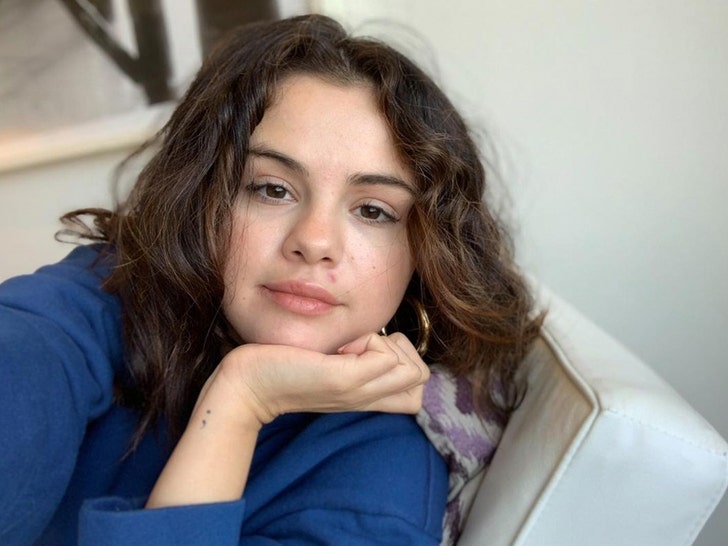 Selena Gomez partage des photos non filtrées et bénéficie d’une assistance en ligne