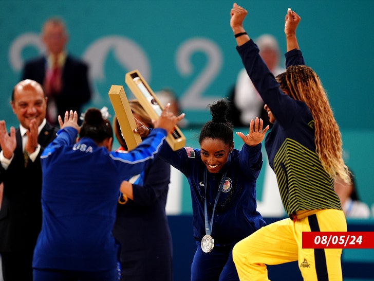 Simone Biles Slammed by Star NFL Player For Bowing to Athlete at Olympics