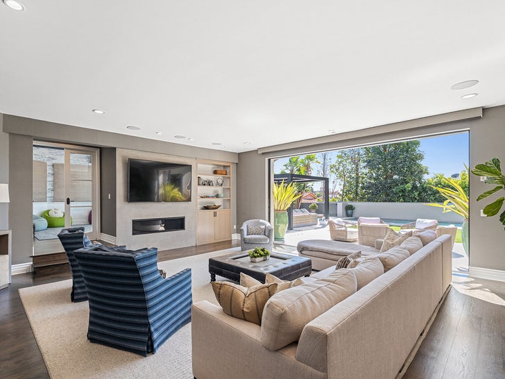 Luke Walton Sells Manhattan Beach Home for a Staggering .3M