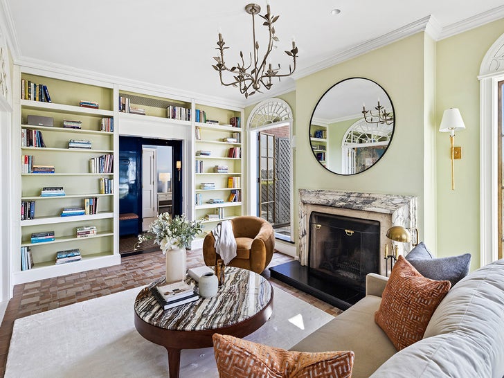 0508-Barbara-Corcoran-Lists-New-York-Apartment-photos-primary-3