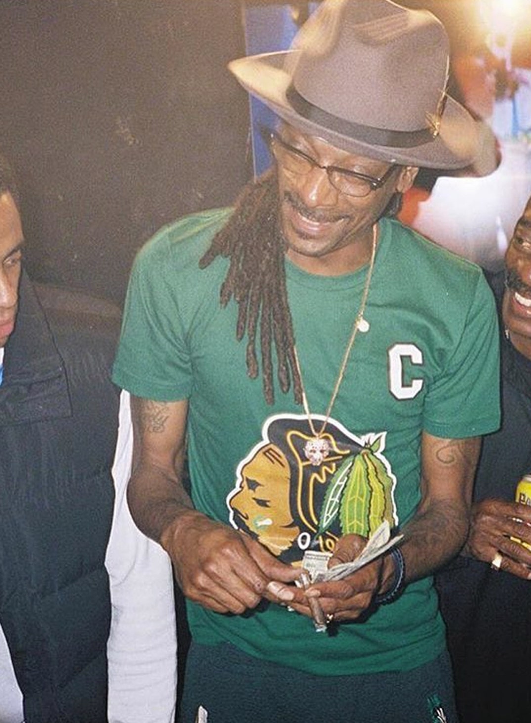 Snoop_Dogg_Lighting_Up_5