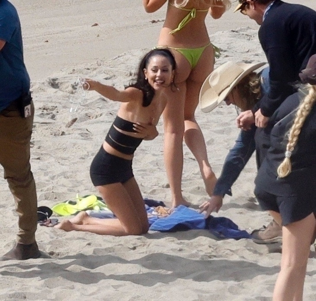 Alexa Demie & Bella Podaras in Malibu 4