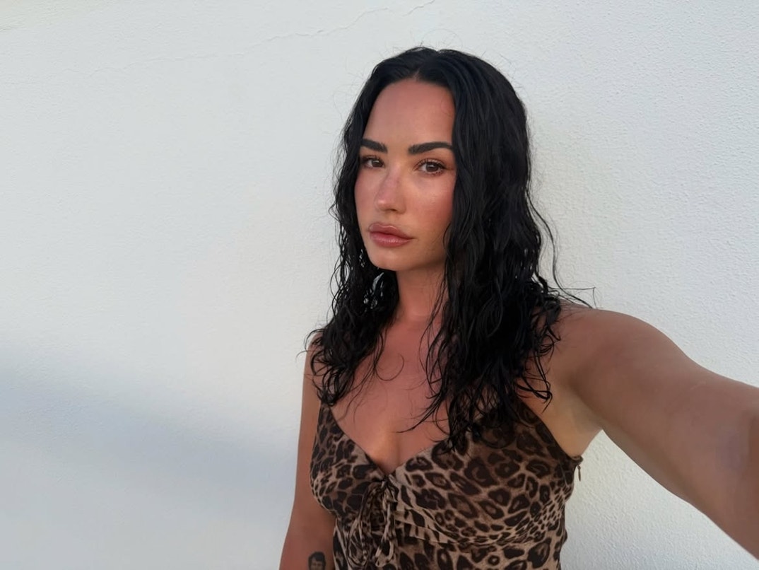 Demi Lovato Bahamas 12