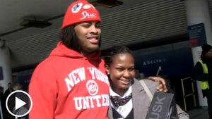 Waka Flocka Flame -- Airport Giveaway Is Just How He Rolls