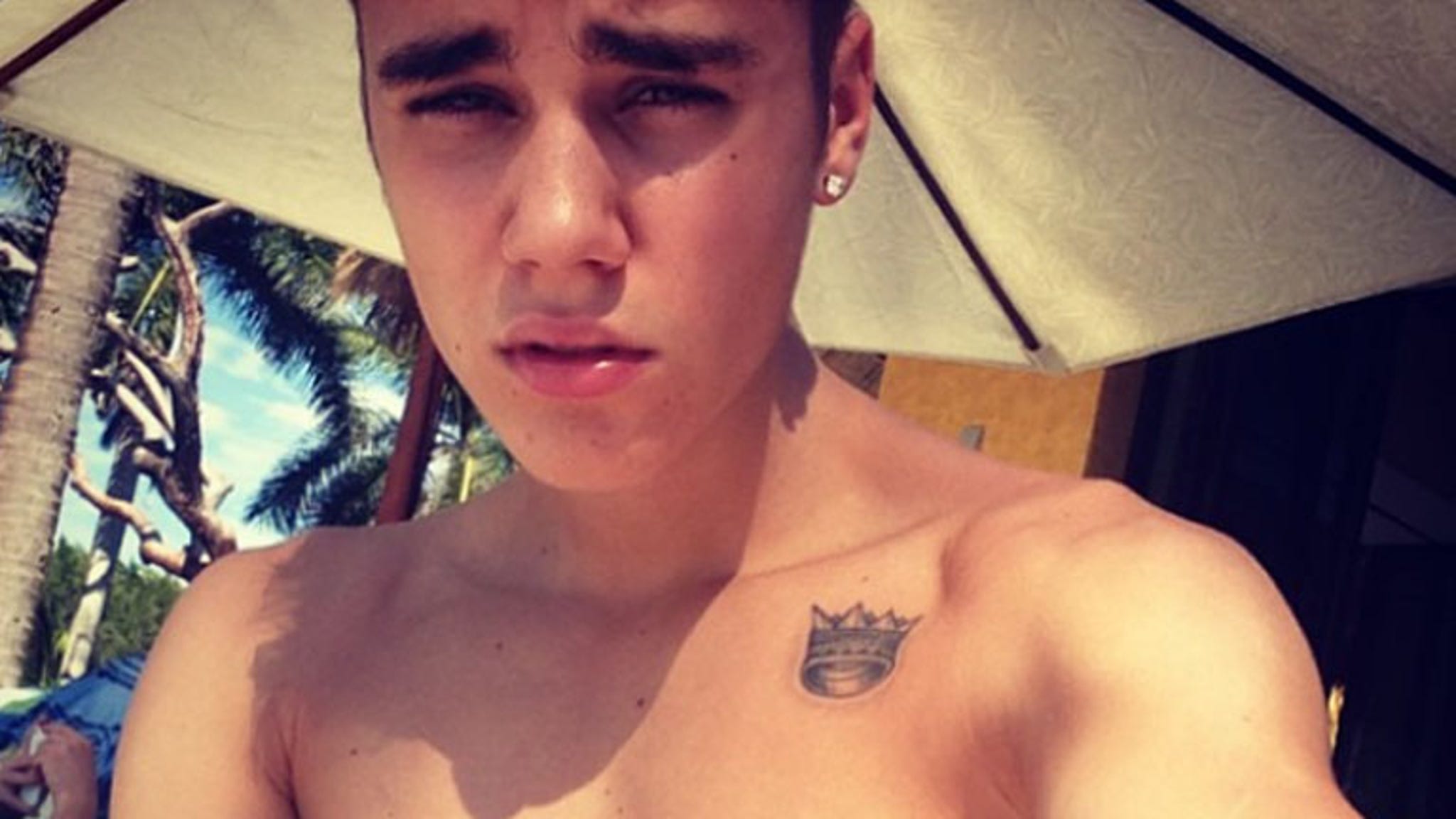 Justin Bieber's Nearly Naked Photos!