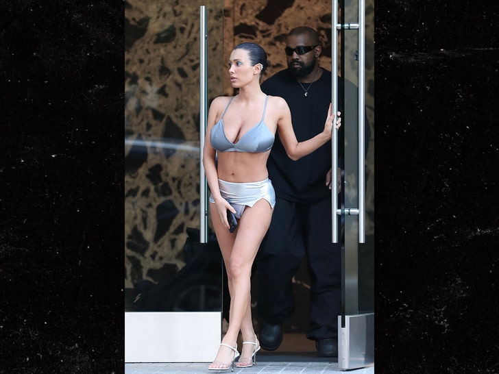 Kanye West y Bianca Censori semidesnuda