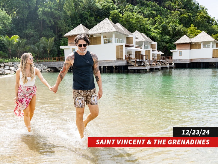 Joe Manganiello, Bersama Pacar Caitlin O'Connor Dan Chihuahua-nya, Bubbles Menghabiskan Minggu Natal Di Sandal Saint Vincent Dan Grenadines