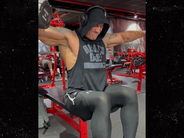 0923-DWAYNE-Johnson-entrenamiento-shots-su1