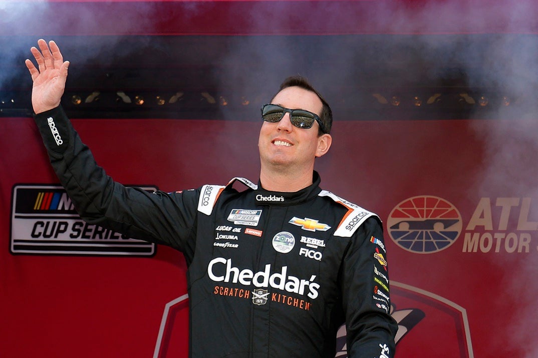 kyle busch on the track Photos11