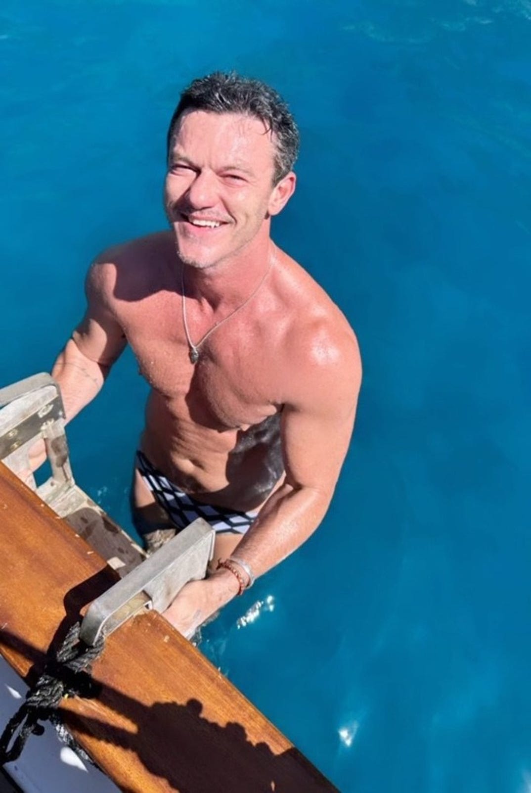 0415 Luke Evans Shirtless Shots 12